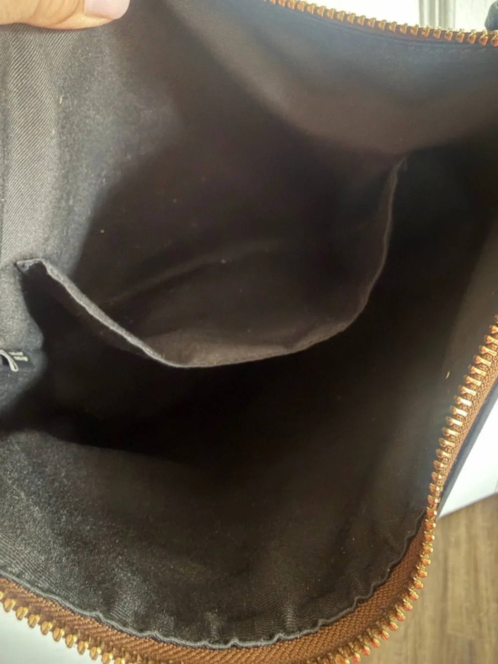 Coach Brown Signature Canvas Shoulder Bag with Black Trim, Excellent Condition - Picture 6 of 8